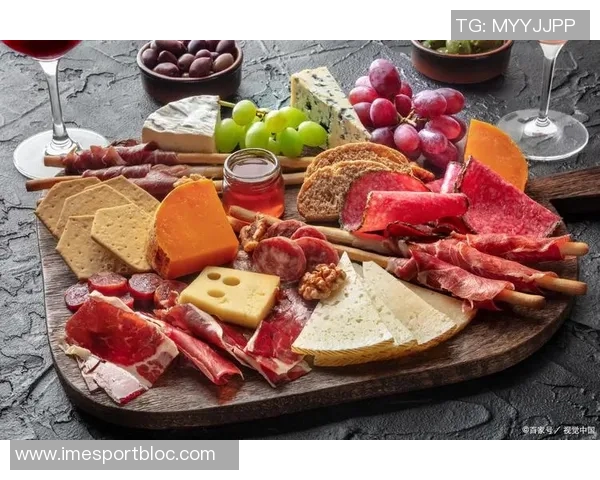 哈兰德饮食揭秘：每天六顿美食每周末尽情享受肉类盛宴