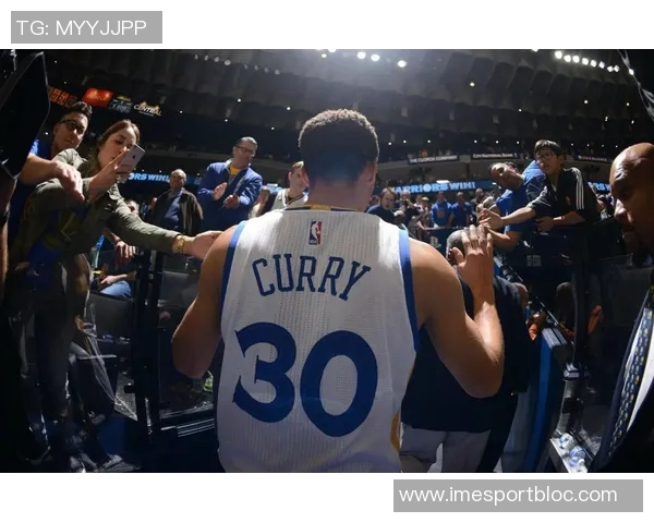 拉加贝尔认为约基奇与亚历山大争夺MVP更倾向于支持前者 拉加贝尔认为约基奇与亚历山大争夺MVP更倾向于支持前者