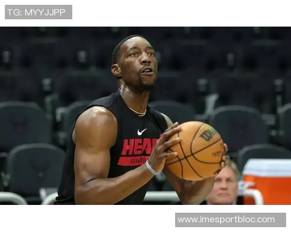 阿德巴约强调全队协作防守文班需打乱其高出手点节奏