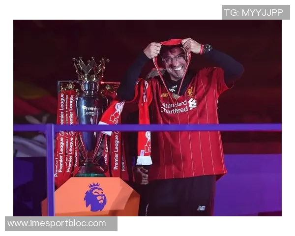 利物浦足球俱乐部在深圳开设新店名宿麦克马纳曼亲临助阵庆祝活动