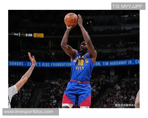 小哈达威替补表现出色全场12投7中三分命中率高达44贡献18分3篮板