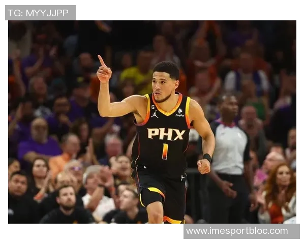 布克展望未来球队成长期待每场比赛的胜利与进步